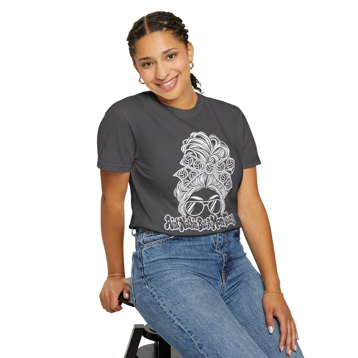 Aint Nothin But A Mom Thang Messy Bun Sunglasses T-Shirt — Volleyball Headband Graphic Tee