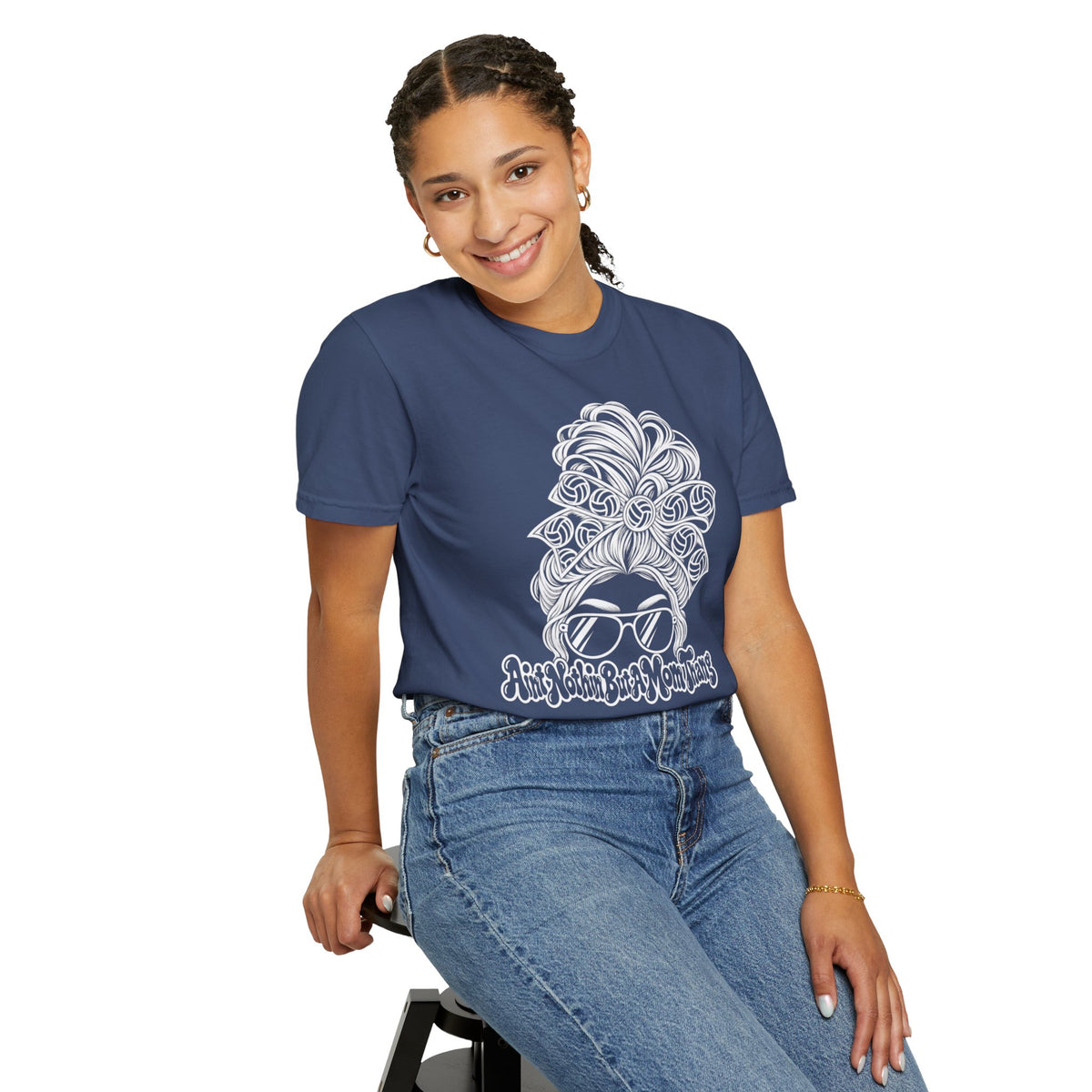 Aint Nothin But A Mom Thang Messy Bun Sunglasses T-Shirt — Volleyball Headband Graphic Tee