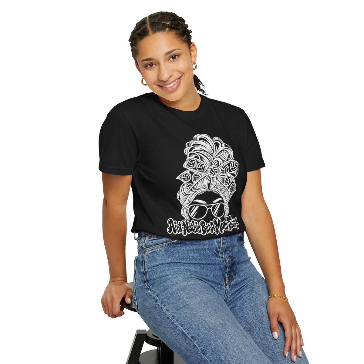 Aint Nothin But A Mom Thang Messy Bun Sunglasses T-Shirt — Volleyball Headband Graphic Tee