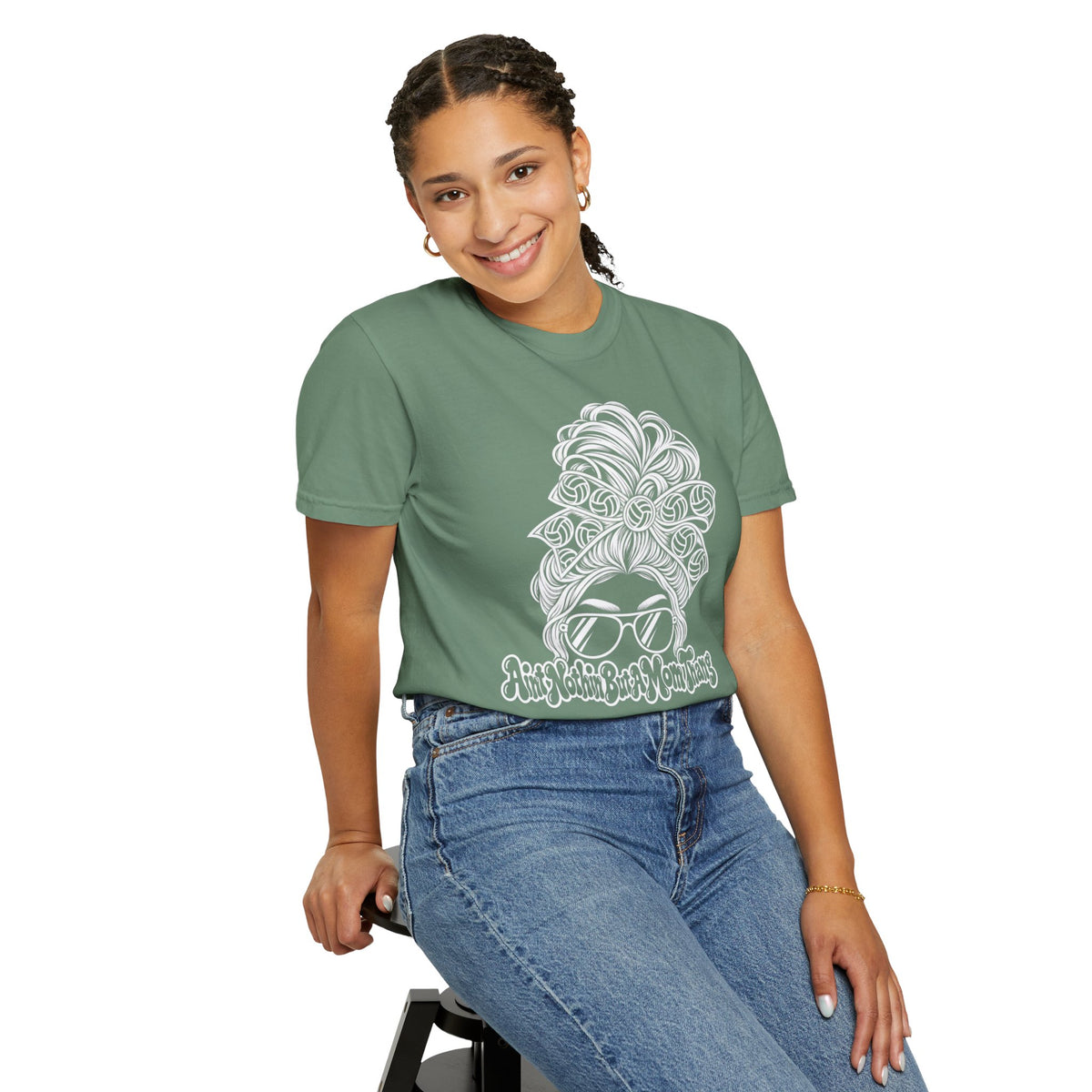 Aint Nothin But A Mom Thang Messy Bun Sunglasses T-Shirt — Volleyball Headband Graphic Tee